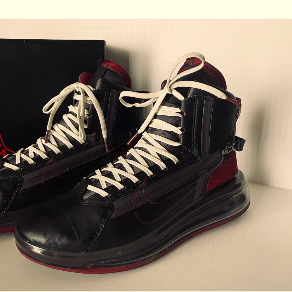 Nike Air Max 720 Saturn Black/Red-Maroon hightops-sneakers - Picture 2 of 6